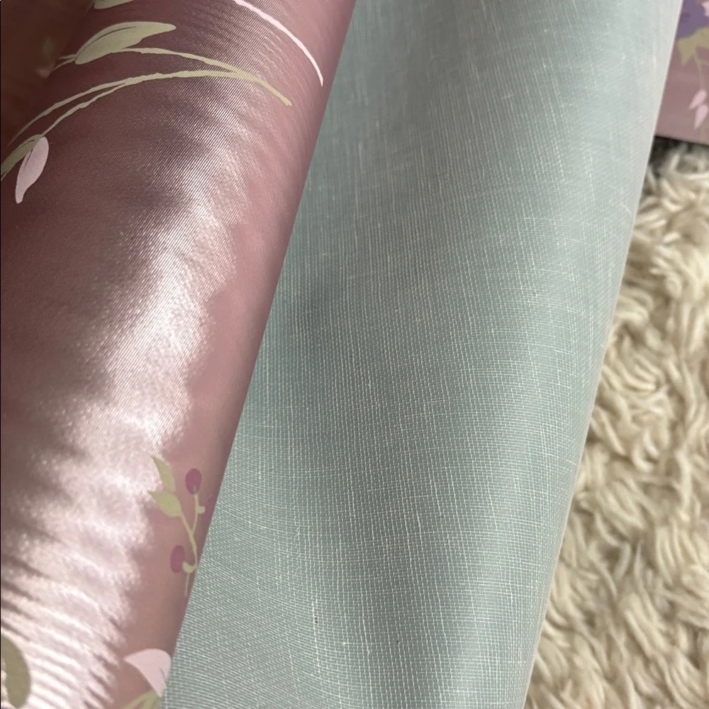 Vintage wallpaper Floral Patterned with a shiny mauve pinkish purple background